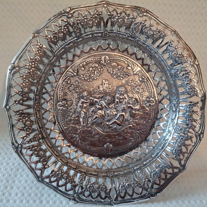 大盘子 - 古董德国装饰银碗，Ajour，立于 3 英尺，带有浮雕和 - .800 银