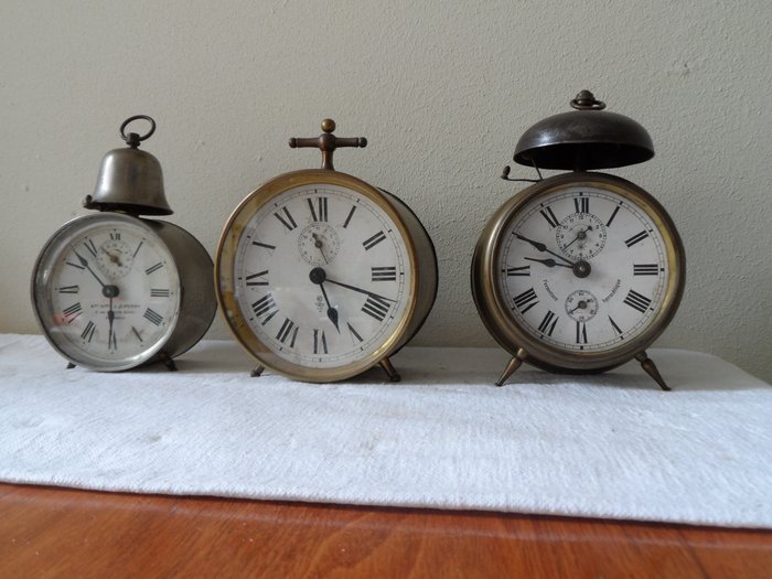 Väckarklockor  (3) -   Mässing, järn, nickel, glas. - 1900-1910