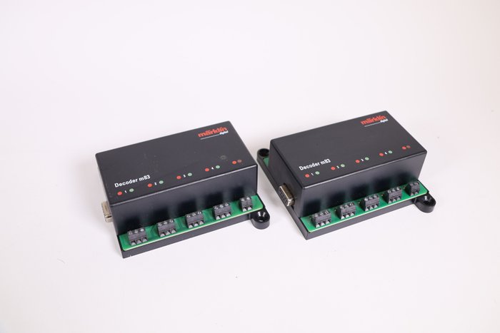 Märklin H0 - 60832 - Elektronika (2) - Dwa nowoczesne dekodery m83 z MFX