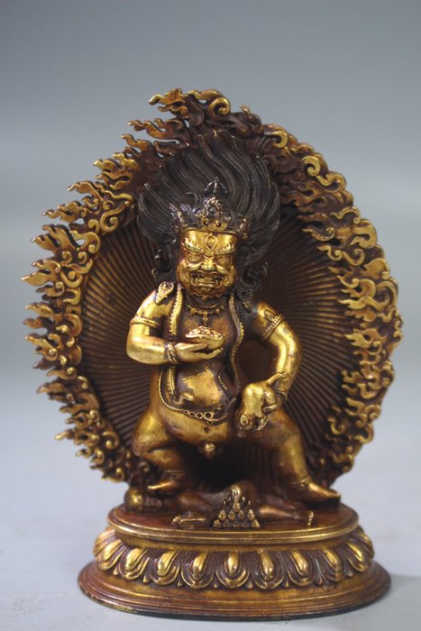 This is a gilt figure of jamahala - Metall - Kina  (Utan reservationspris)