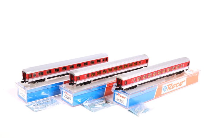 Roco N - 24300/24304/24305 - Modellbahn-Personenwagen (3) - Set aus drei Personenwagen - DB