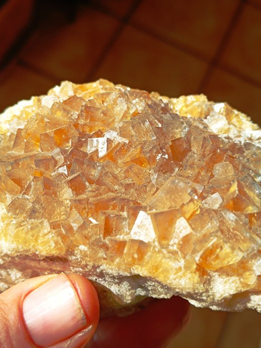 fluoriet uit barre frankrijk Kristallen op matrix - Hoogte: 13 cm - Breedte: 7 cm- 577 g - (1)