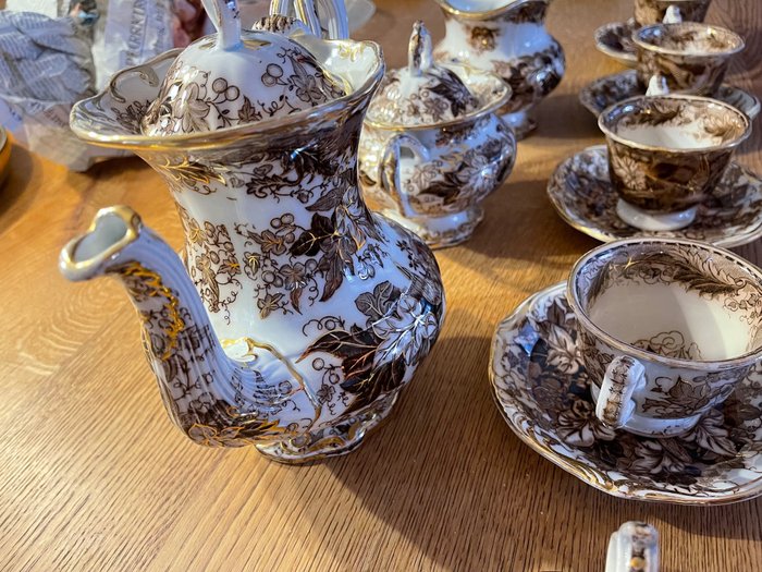Amberg - Kahvi- ja teeastiasto (13) - Bryonia - Posliini