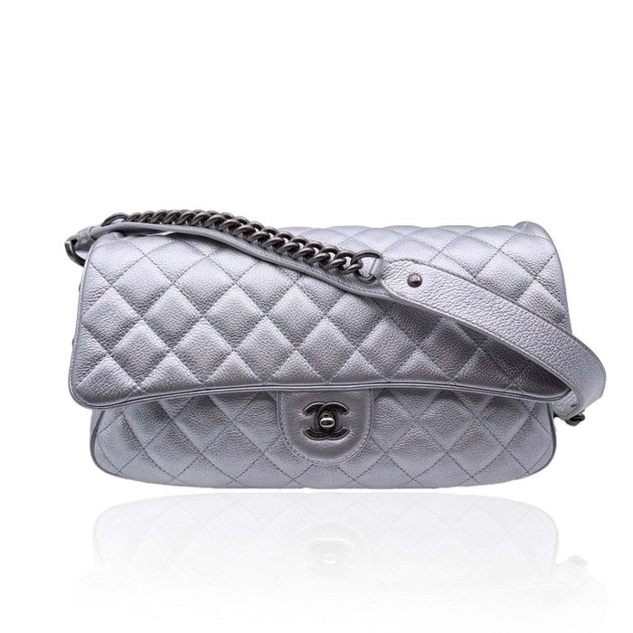 Chanel - Airline 2016 Silver Quilted Leather Easy Flap Shoulder bag