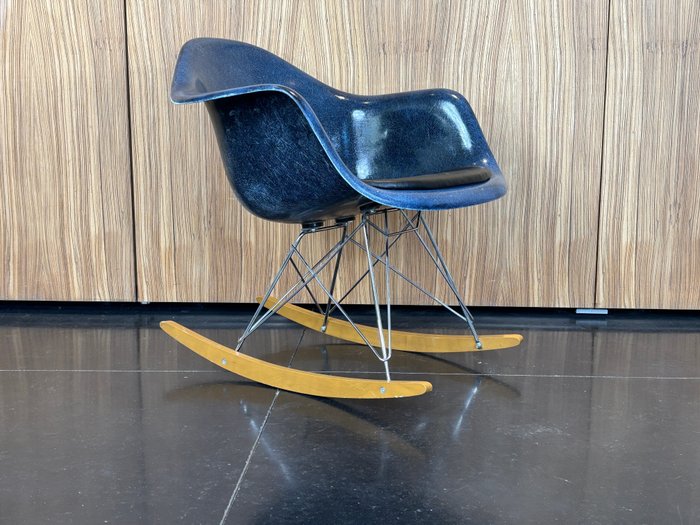 Herman Miller, Vitra - Charles Eames, Ray Eames - Chaise à bascule - RAR - Acier, Bois, Hopsack en fibre de verre