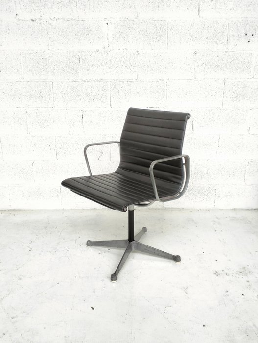 Herman Miller - Charles Eames, Ray Eames - Bürostuhl - Aluminium, Leder, Verchromung