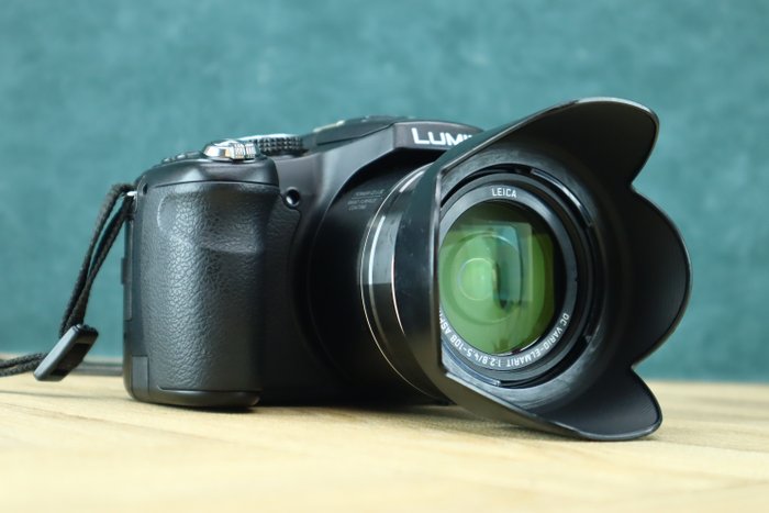Panasonic Lumix DMC-FZ200 | DC Vario-Elmarit 1:2.8/4.5-108 Câmera reflex digital (DSLR)