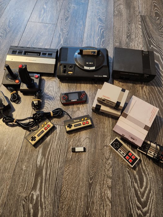 Sega - megadrive + Atari 2600 + NES clones & more - 电子游戏机