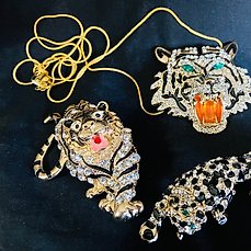 Themacollectie – Betsy Johnson stunning tiger and lion jewelry – Gold-plated – Necklace collection – Betsy Johnson