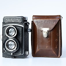 Rollei Rolleicord IIC model IV Twin lens reflex camera (TLR)