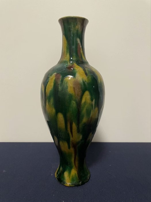 Vase - Porcelain - China  (No Reserve Price)