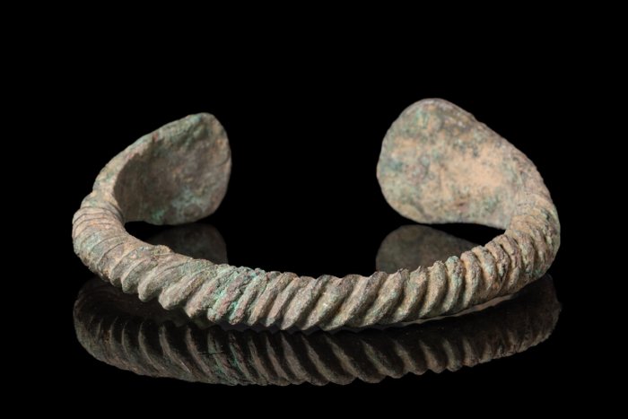 Epoca Vikingilor Brățară răsucită din bronz  (Fără preț de rezervă)