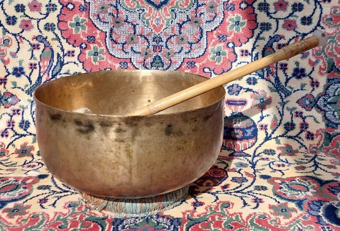 Onbekend - Oude Ultabati Singing bowl  23 cm -  - Musikkinstrumenter  (Ingen reservasjonspris)