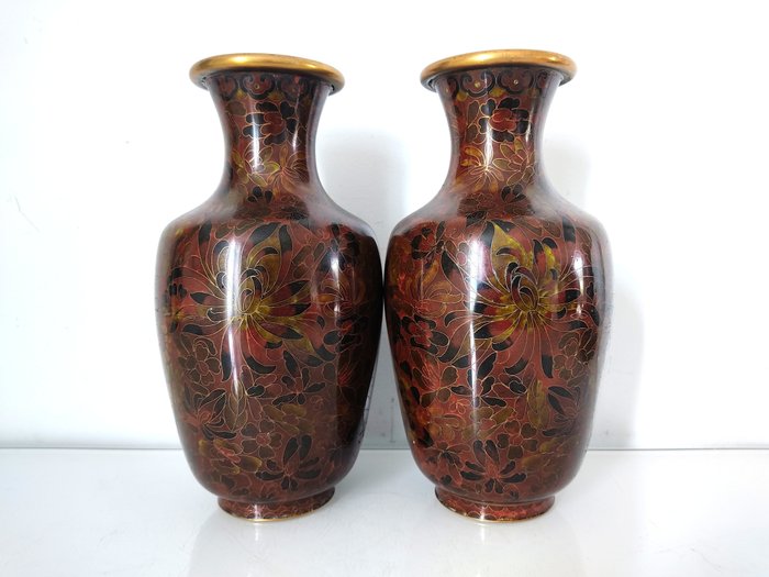 Vase - Enamel - China  (No Reserve Price)