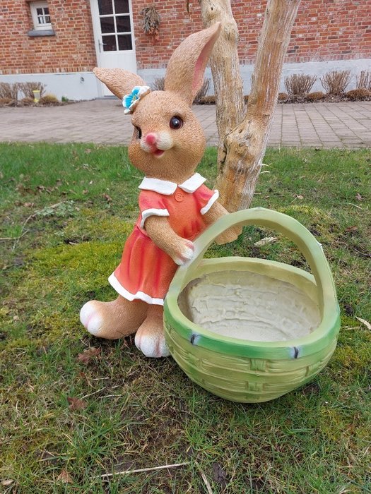塑像, garden statue of female rabbit with basket - 52 cm - 聚树脂