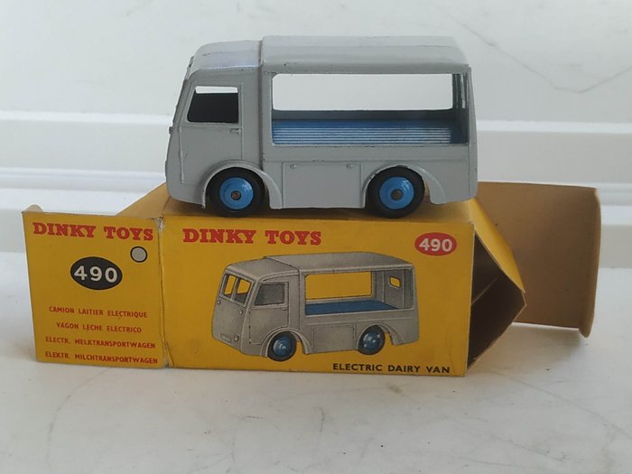 Dinky Toys 1:48 - 2 - Camión a escala - Original First Issue NEW Second Serie - Mint Model Grey "EXPRESS DAIRY" Electric Milk Float no.490 - 1954 - En edición original - Caja "Imagen" de colores a juego en amarillo menta de la primera serie