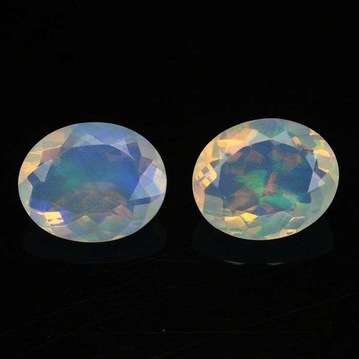 2 pcs [Geen reserve] - Wit (geelachtig) + kleurenspel Opaal - 4.43 ct