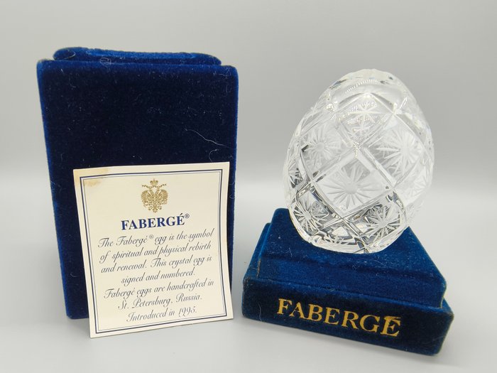 Fabergé-muna - Fabergé-tyylinen kristallimuna, numeroitu 1690 - Kristalli