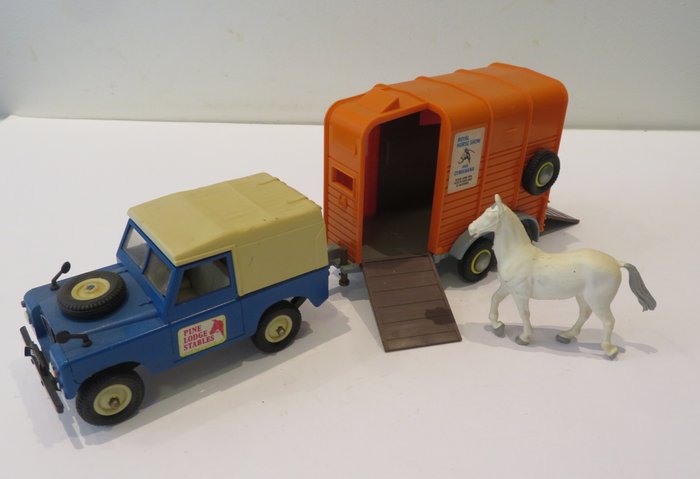 Britains 1:32 - 1 - Miniatura de carro - Land Rover 88, Series II III met paardentrailer