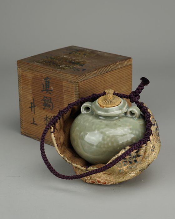 Longquan celadon tea caddy - Porcelán - Slip-decorated Dragon - Kína - Yuan Dynasty (1279-1368)