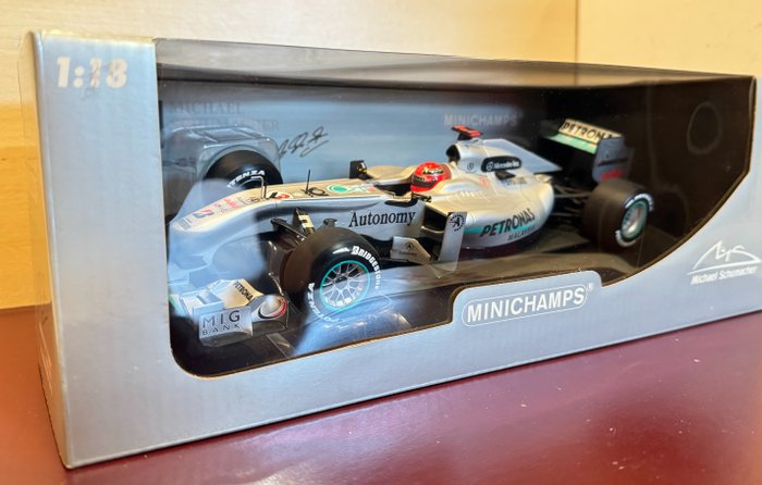 Minichamps 1:18 - 1 - Miniatura de carro de corrida - Mercedes GP Petronas F1 Team W01 N°3 - Michael Schumacher2010