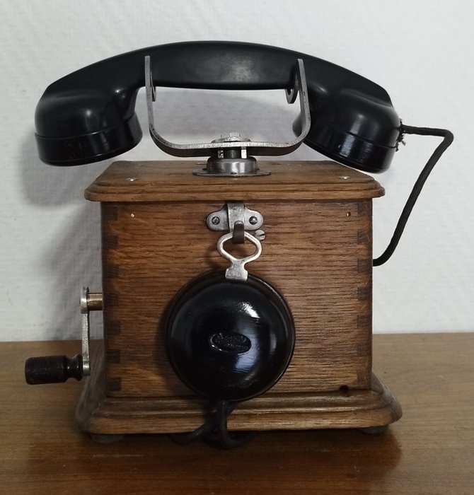 Burgunder - Analoges Telefon - Marty - Bakelit, Holz (Eiche)