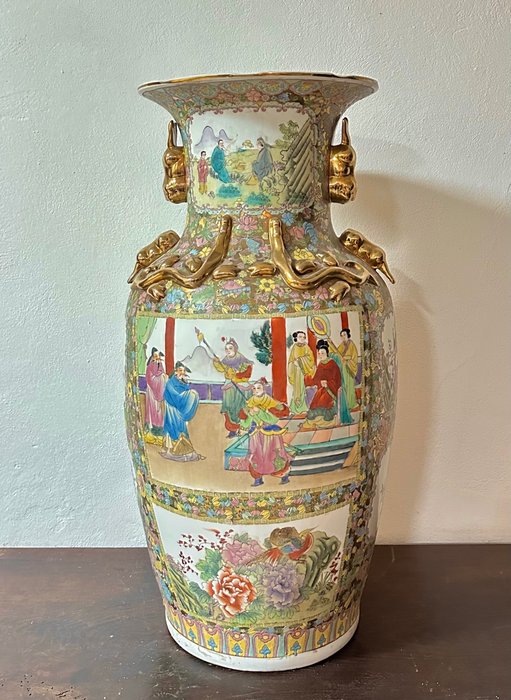 Japanische luxuriöse barocke dekorative Vase - Porzellan - Japan - 20. Jahrhundert - Mitte (2. Weltkrieg)