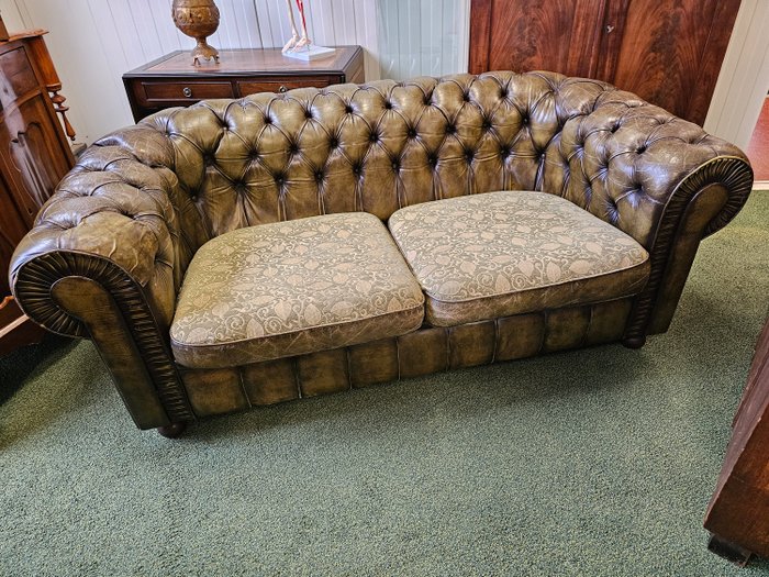 Bank (1) - Zweisitzer-Sofa aus Chesterfield-Leder - Leder, Staub