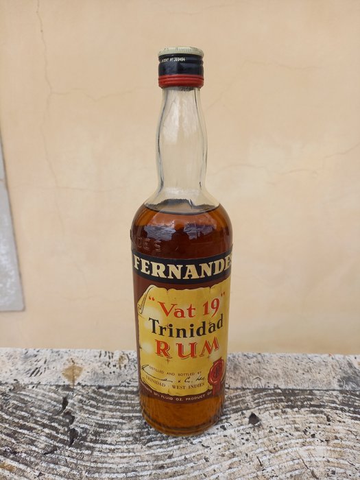 Fernandes - Vat 19 Trinidad rum  - b. anii `70 - 79cl
