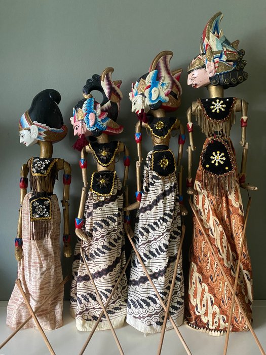 4 poupées wayang golek - Java - Indonésie  (Sans Prix de Réserve)