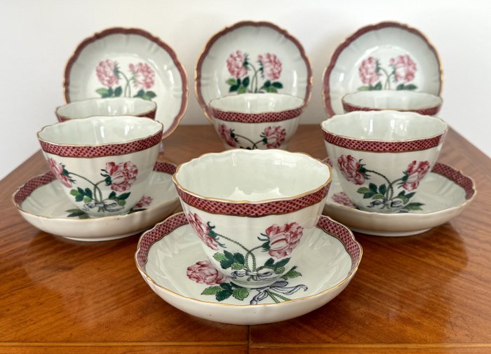 Teekuppisarja 12:lle (24) - Near-mint condition Famille Rose Chinese Export for the French Market - Posliini