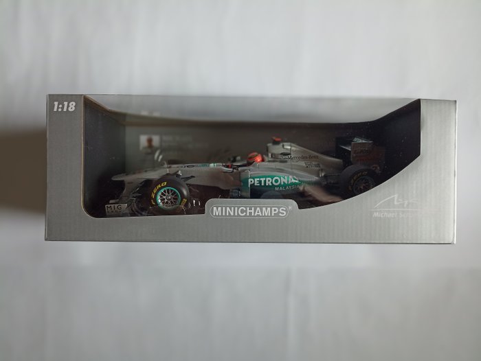 MiniChamps 1:18 - 1 - Model car - Mercedes - F1 Petronas