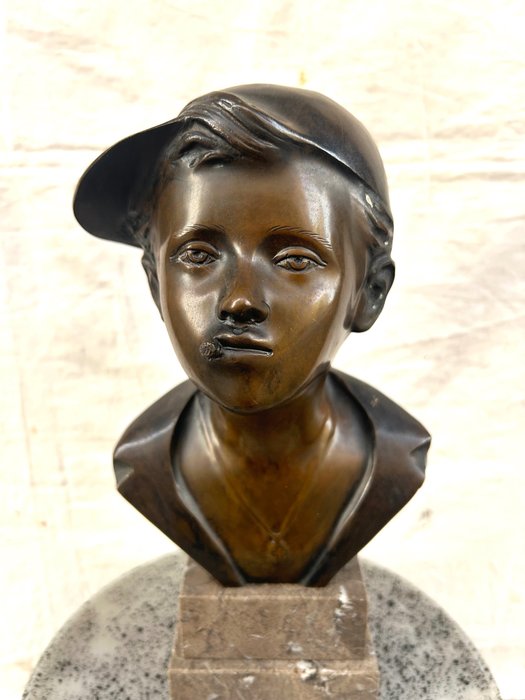 Dal modello di Giovanni De Martino (1870-1935) - Skulptur, Scugnizzo fumatore - 30 cm - Bronze