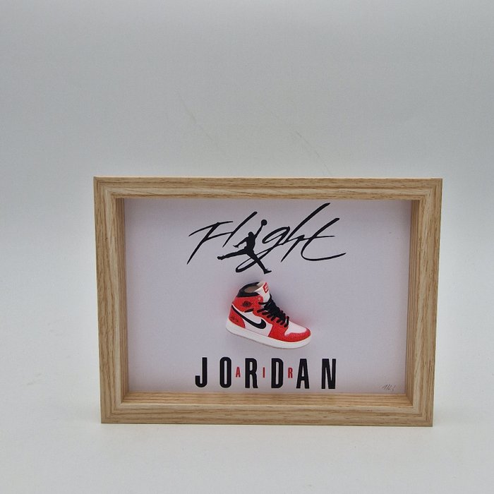 Ramme (1) - Mini Sneaker "AJ1 Air Jordan 1 Trophy Room" indrammet  - Træ