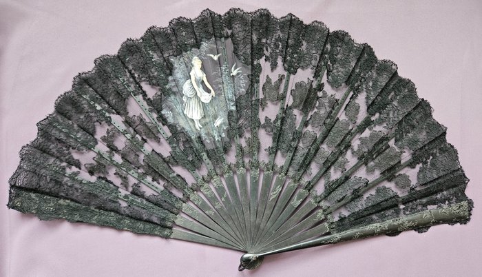 Geslin, Paris Hand fan - Folding fan - Blackened wood and lace