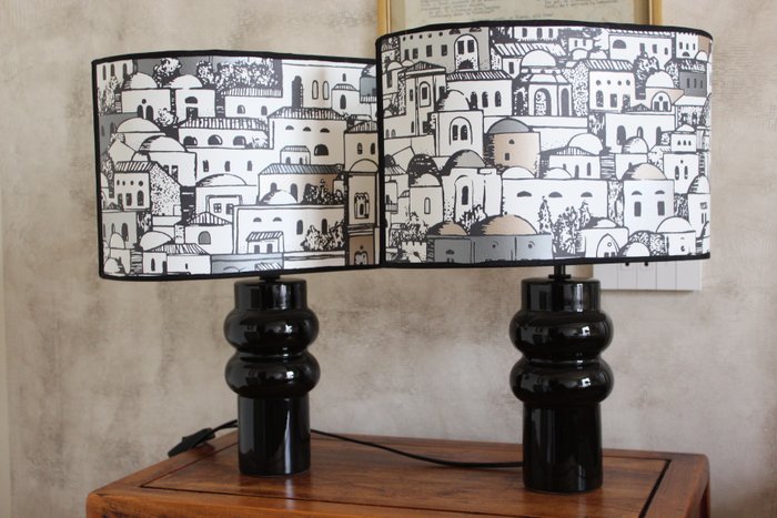 檯燈 (2) - 帶有“Mediterranea”紙燈罩的燈具 Fornasetti/Cole & Son - 陶瓷、金屬、壁紙
