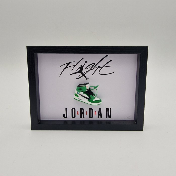 Rahmen (1) - Mini-Sneaker „AJ1 Air Jordan 1 Off-White Oregon Ducks“ gerahmt  - Holz