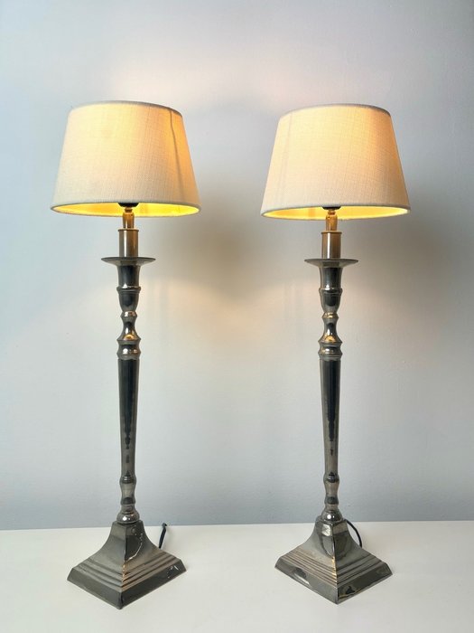 Lampa stołowa (2) - Kilka lamp stołowych - Aluminium