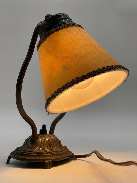 Bordlampe - Moderne designer bordlampe/nattbordslampe - Jern (støpt/smittet)