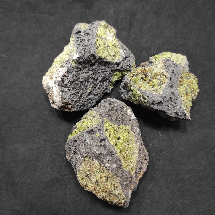 橄榄石 块- 1370 g - (3)