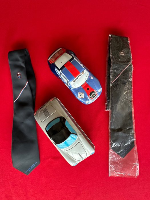 Gadgets - Porsche - 356 Club ties and tin boxes