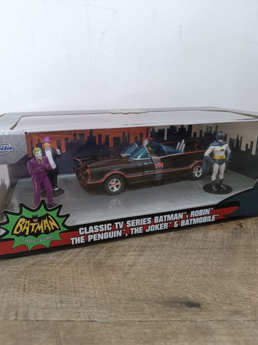 Batman -  - Movie prop Special Die-Cast Edition Batmobile with Joker & Penguin & Batman (mint condition, never opened)