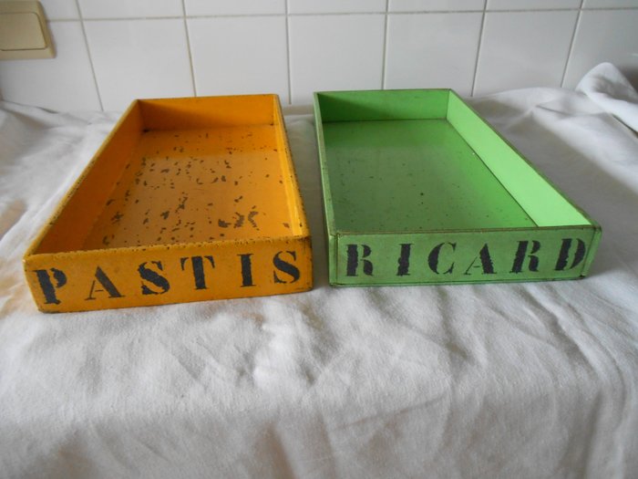 Ricard  - Pastis Ricard - Pastis - 托盘 (2) - Ricard - 商店和咖啡馆的木托盘，用于展示小瓶木犀草 - 木