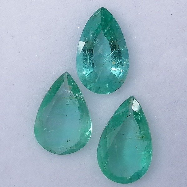 3 pcs No Reserve Price - Emerald - 1.31 ct