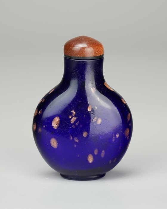 Snuff Bottle - Aventurine-glass 金星玻璃 - China - Qing Dynastie (1644-1911)