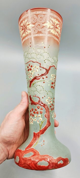 LEGRAS (1839-1916) - Vase -  Grand Vase Art Nouveau émaillé d'un ravissant bonsaï à décor japonisant - Répertorié vers 1890  - Verre soufflé à la bouche