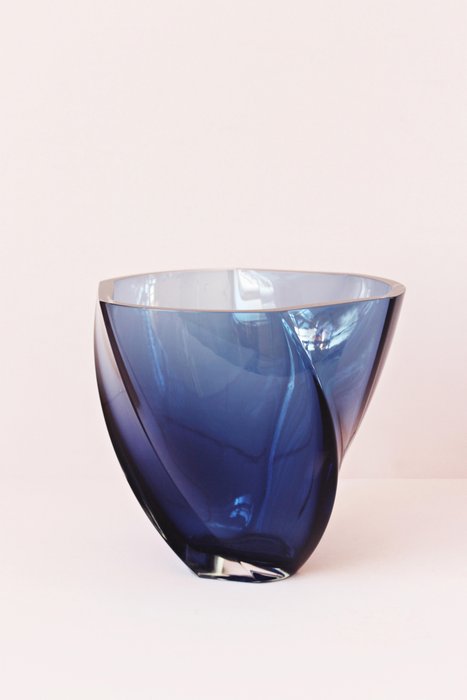 De Parme Design - H.R.H. Margarita Princess de Bourbon de Parme - Vase -  Anniversary vase 75 years of Freedom  - Crystal
