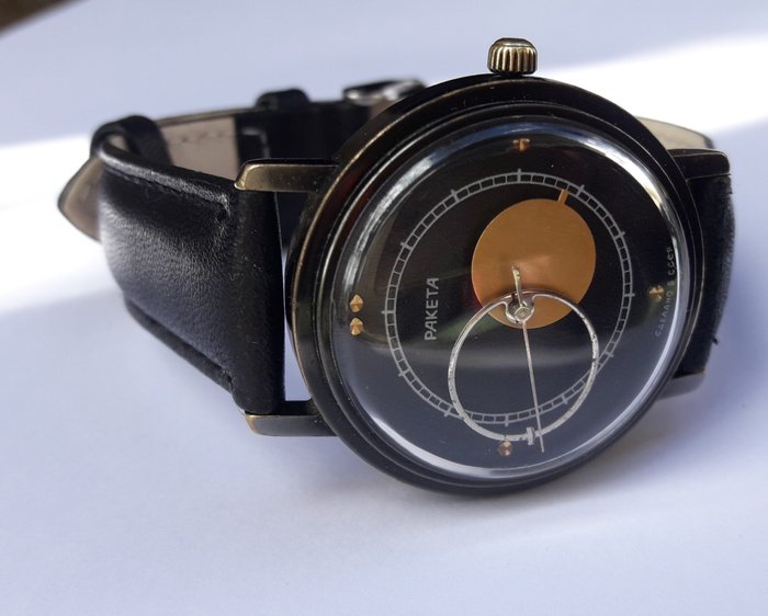 Wristwatch Raketa "Copernicus". - Avaruusaiheiset muistoesineet - 1980-1990