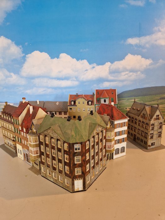Faller, Heljan, Kibri H0轨 - B-463 - 火车模型风景 (12) - 联排别墅，部分呈半浮雕状