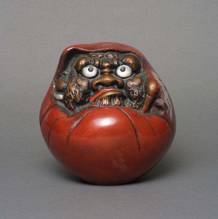 Okimono 置物 al unei păpuși Daruma - Bronz - Japonia - Perioada de la mijlocul/sfârșitul-shôwa (mijlocul/sfârșitul secolului al XX-lea)